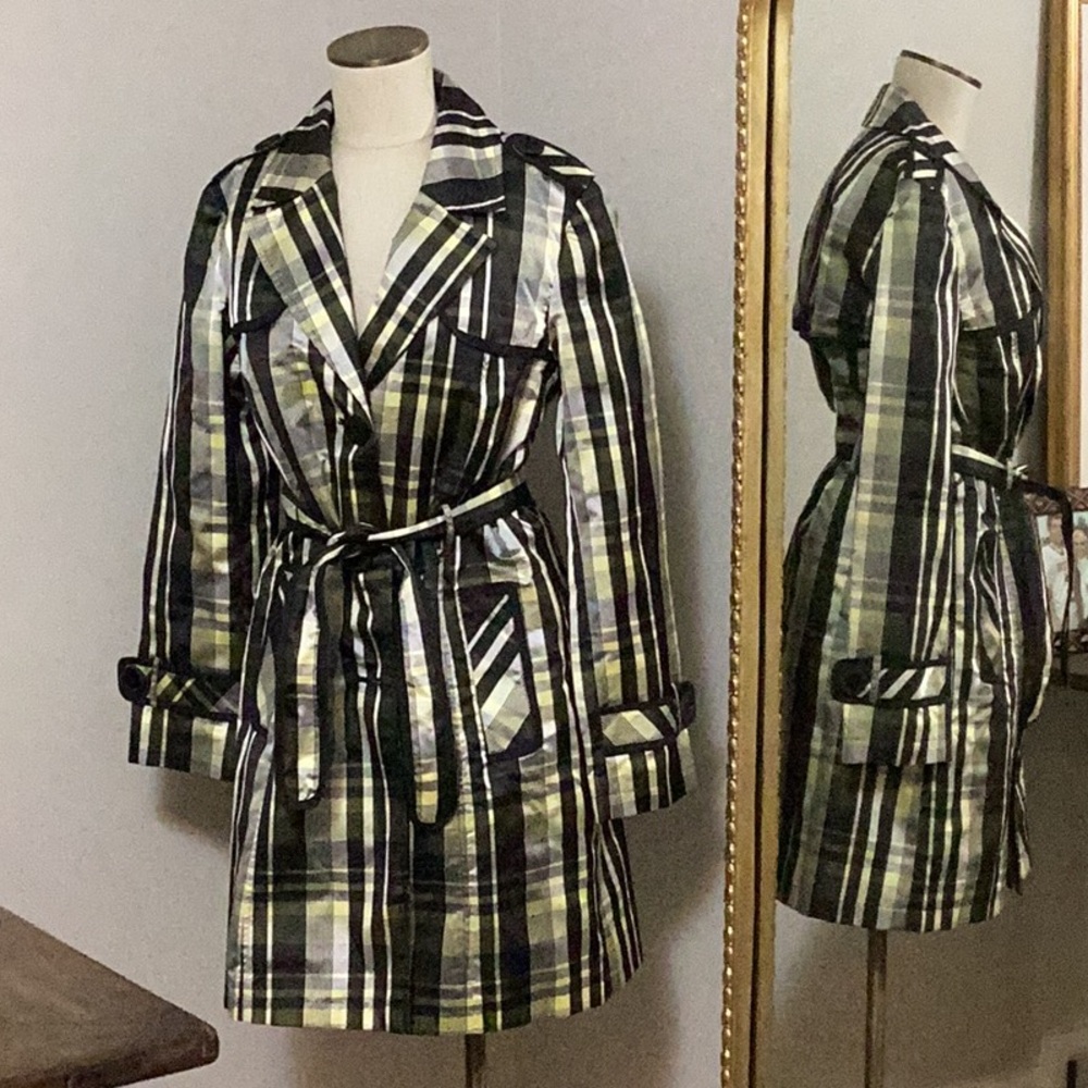 Cute & Flattering Rain Coat!